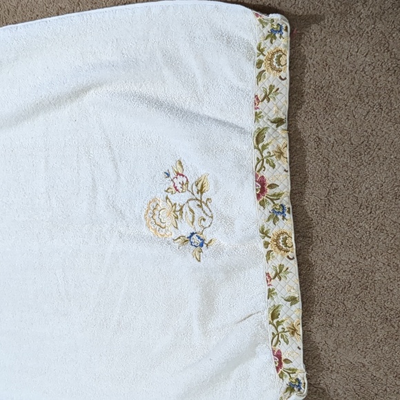 4 Beautiful Floral Bath Towels - Picture 7 of 14